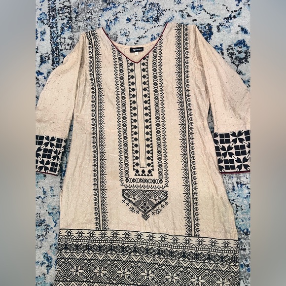 Embroidery shirt - Picture 2 of 2